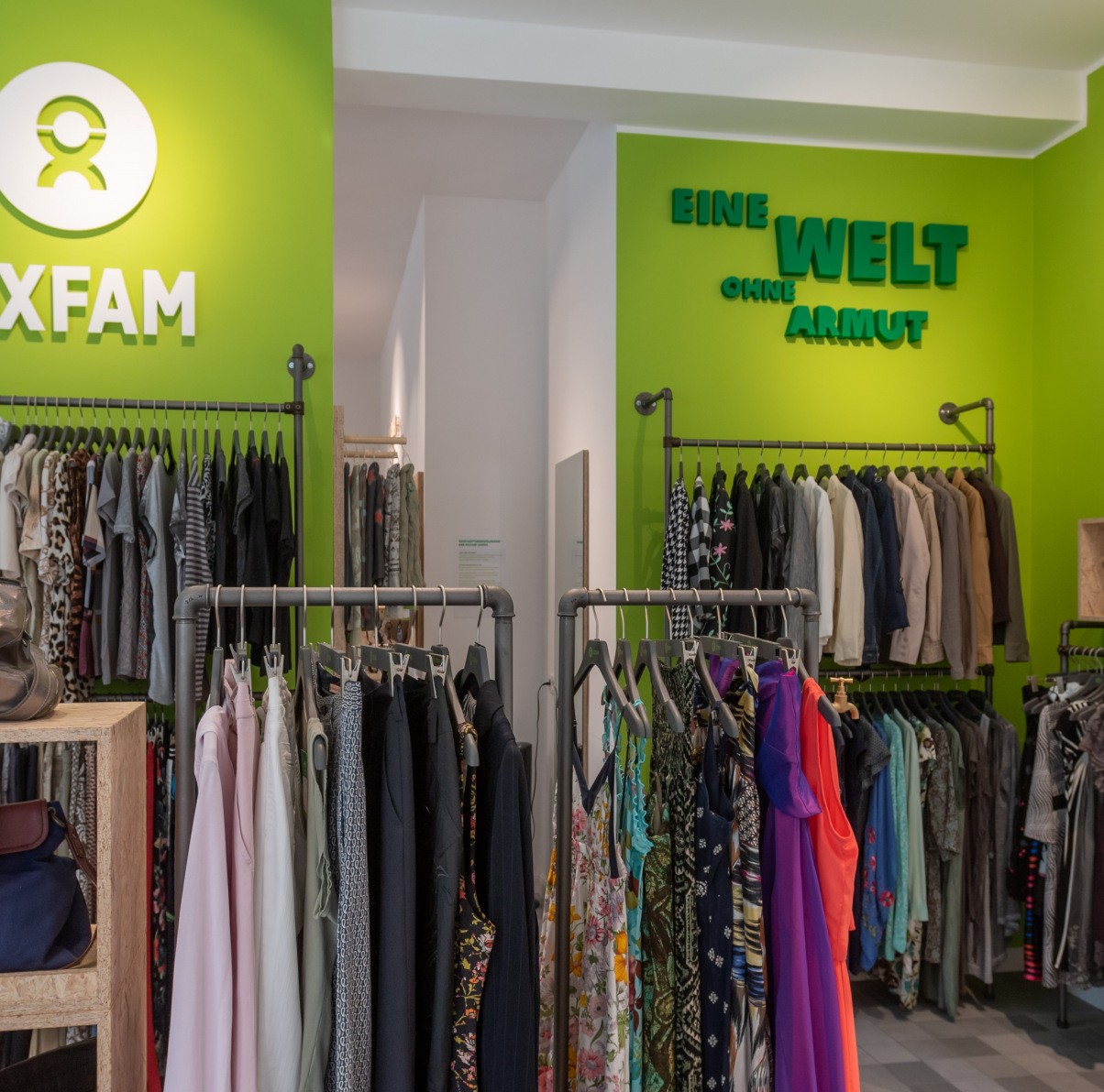 003_oxfamshopmuenchen-pasing_2019_eroeffnung_einberger.jpg