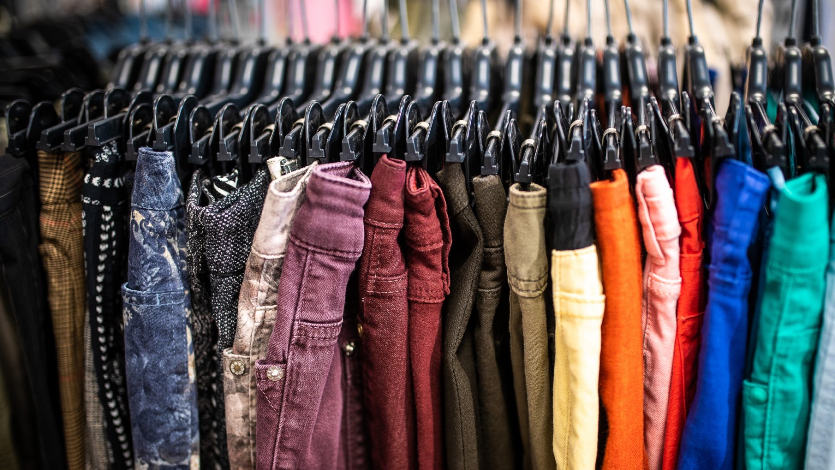 095_oxfamshop_berlinweissensee_2020_eroeffnung_rainerkeuenhof_16zu9.jpg